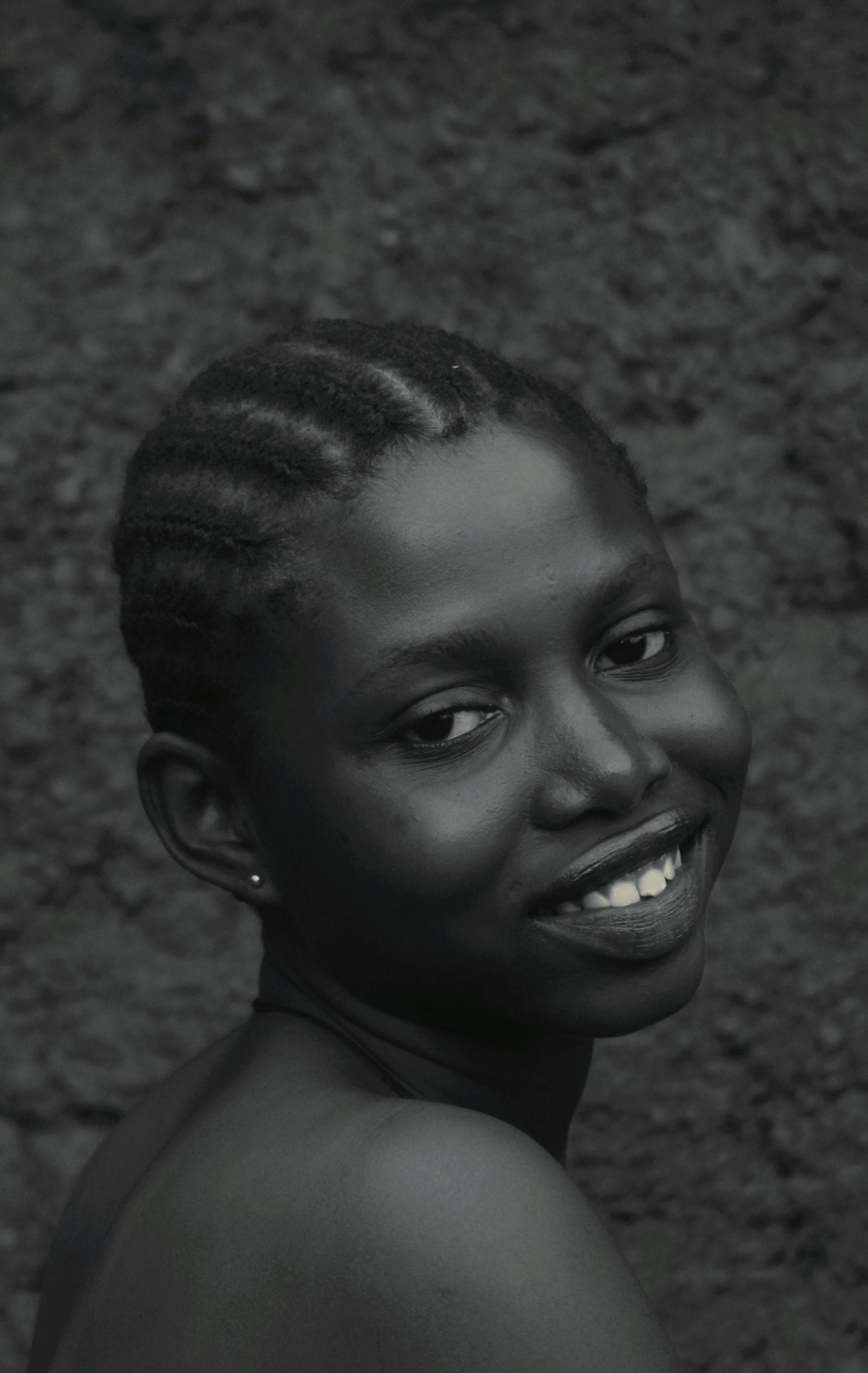 《霓虹回声》电影海报